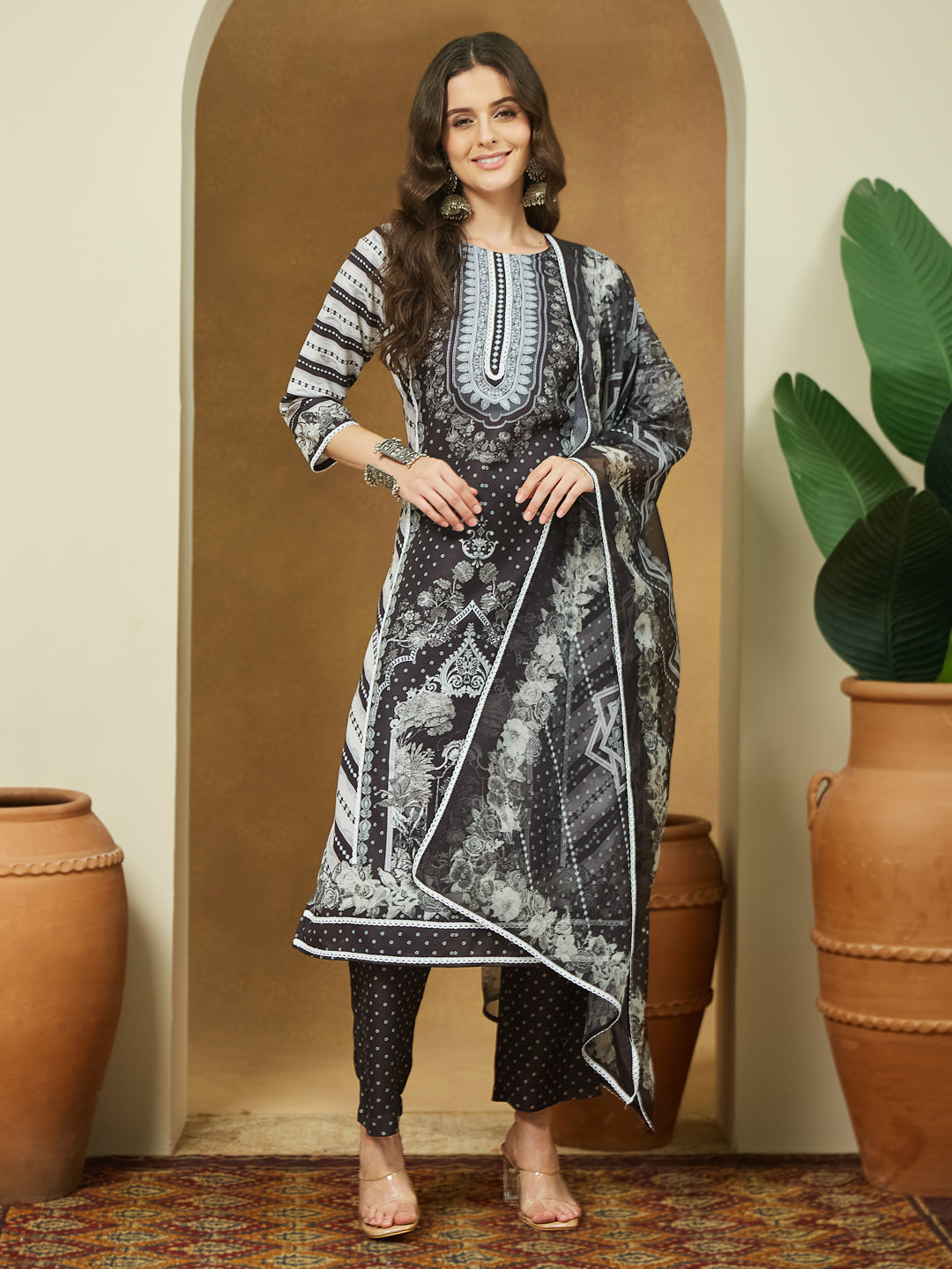 Janasya Women's Black Cotton Blend Floral Printed Straight Kurta Set