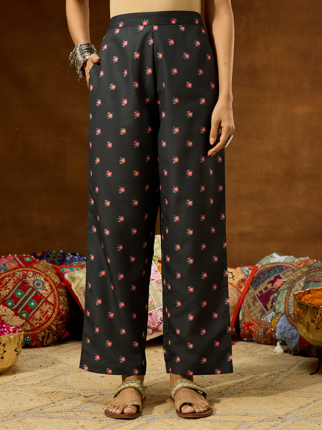 Janasya Women's Black Cotton Blend Floral Printed Straight Kurta Set