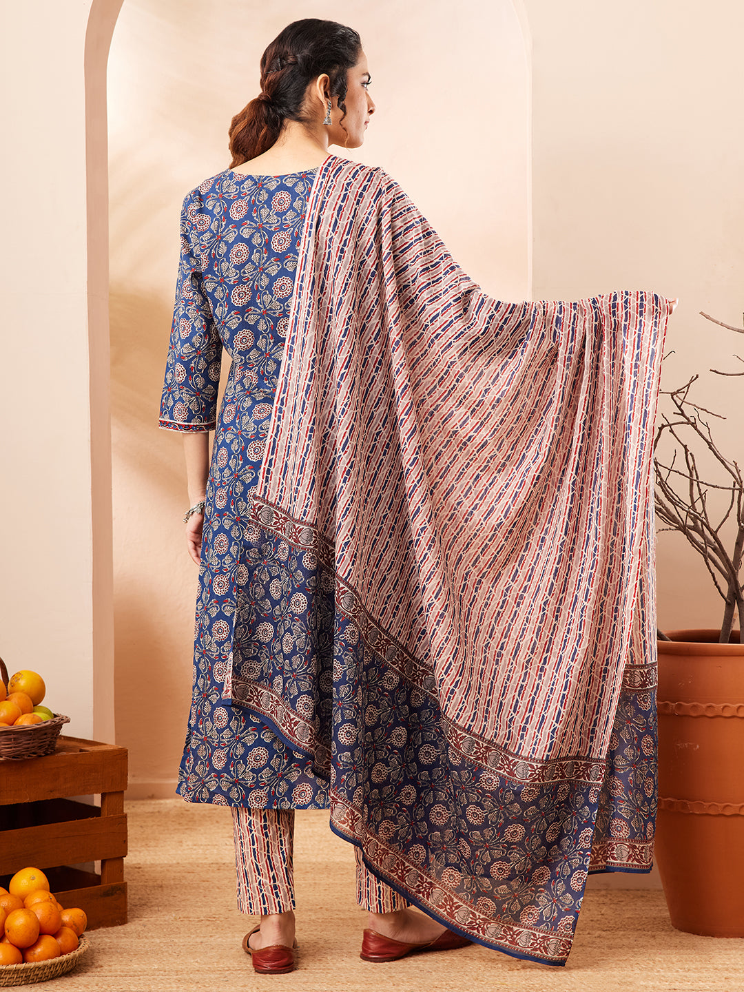 Janasya Women's Blue Pure Cotton Floral Printed Straight Kurta Set