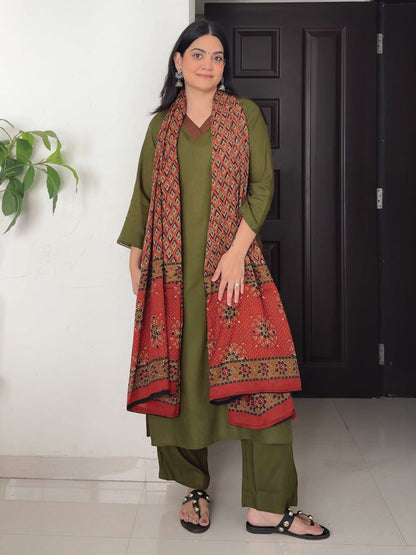 Janasya Women's Olive Green Rayon Slub Straight Kurta Set With Printed Dupatta