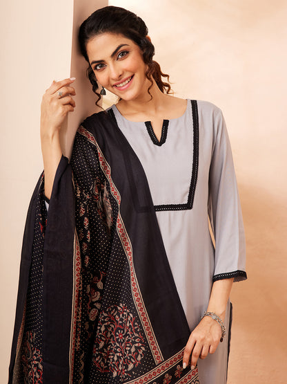 Janasya Women's Grey Rayon Solid Straight Kurta Set