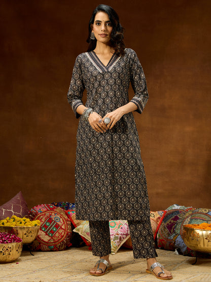 Janasya Women's Black Pure Cotton Ethnic Motifs Printed Straight Kurta Pant Set