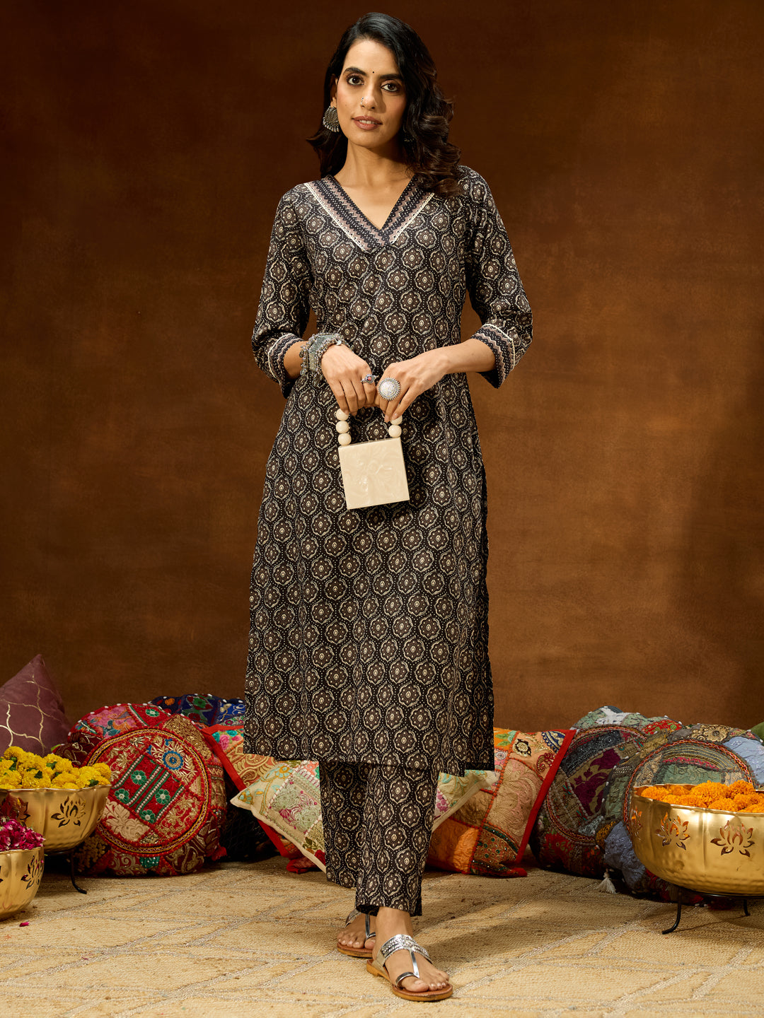 Janasya Women's Black Pure Cotton Ethnic Motifs Printed Straight Kurta Pant Set