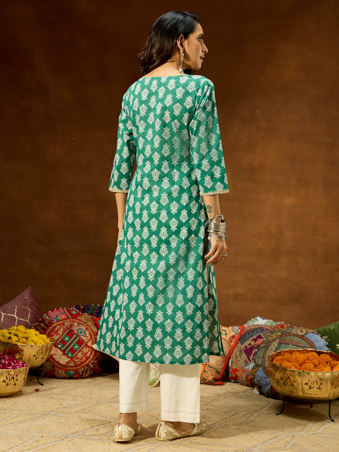 Janasya Women's Green Pure Cotton Ethnic Motifs Printed Straight Kurta