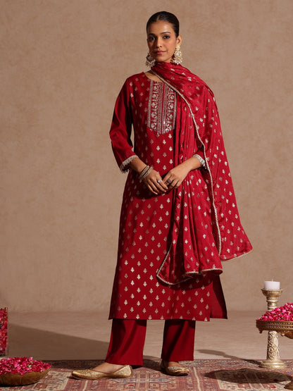 Janasya Women's Maroon Chanderi Silk Zari Yoke Embroiderde Gold Printed Kurta Set