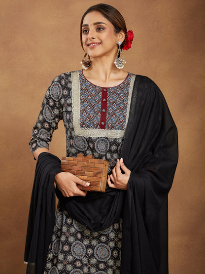 Janasya Women's Black Pure Cotton Ajrakh Printed Straight Kurta Set
