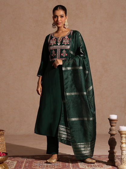 Janasya Women's Bottle Green Chanderi Silk Zari Yoke Embroidered Straight Kurta Set