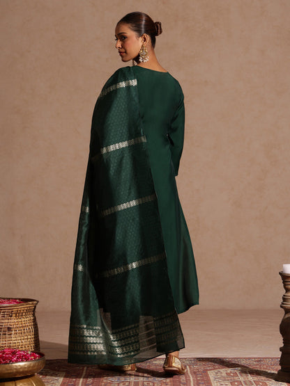 Janasya Women's Bottle Green Chanderi Silk Zari Yoke Embroidered Straight Kurta Set