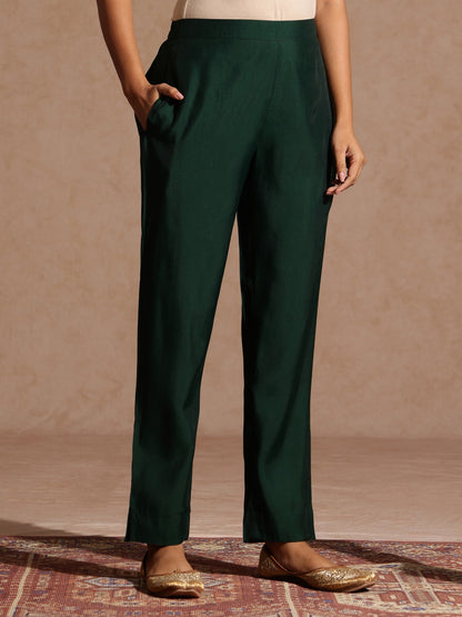 Janasya Women's Bottle Green Chanderi Silk Zari Yoke Embroidered Straight Kurta Set