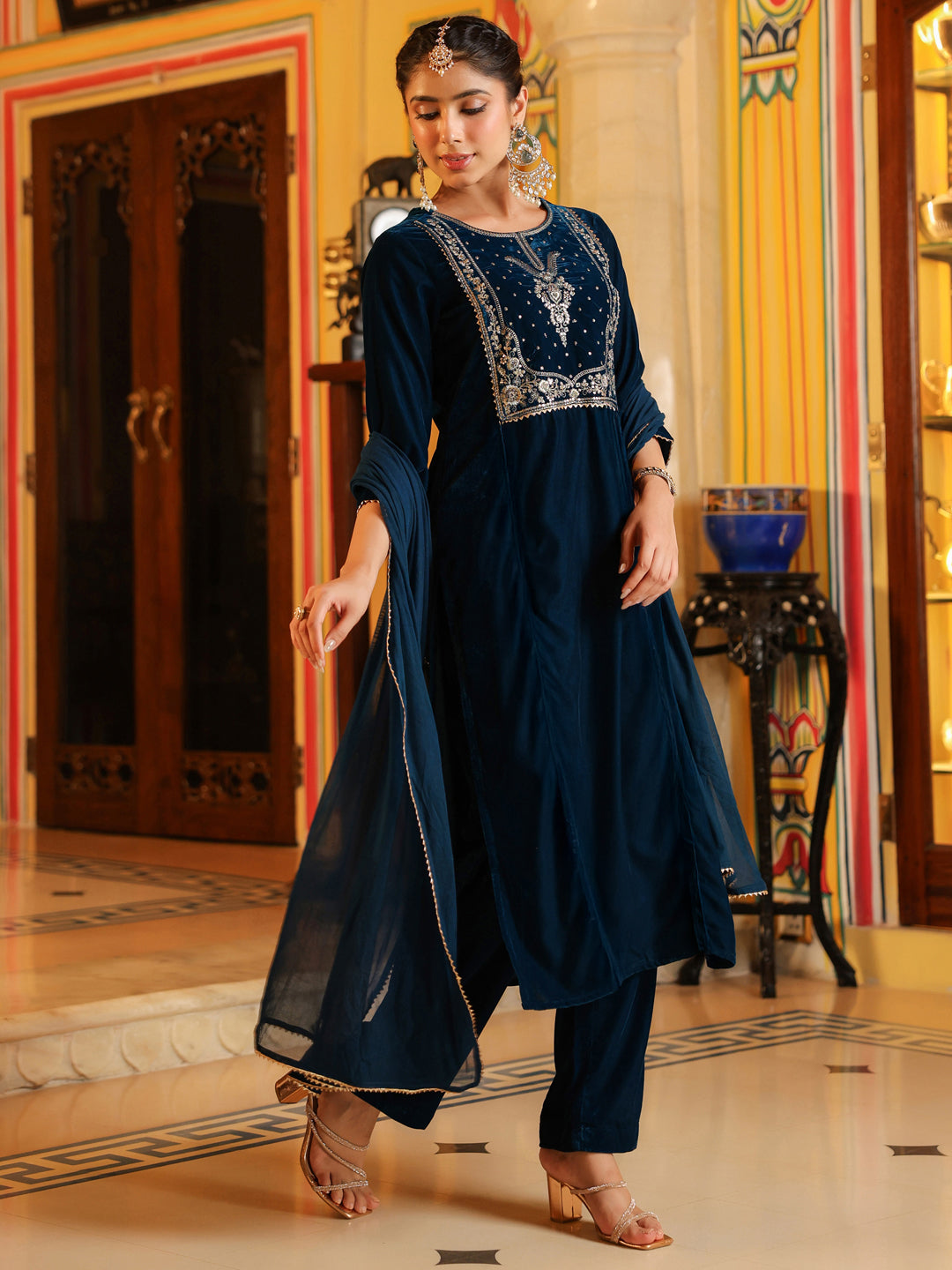 Janasya Women's Teal Blue Velvet Zari Yoke Embroidered Straight Kurta Set