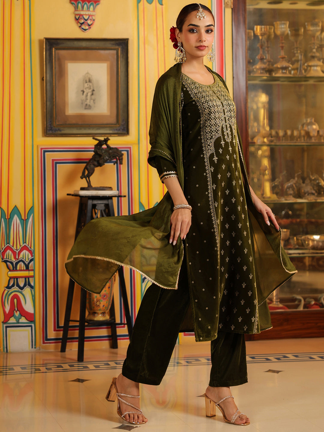 Janasya Women's Olive Green Velvet Gold Foil Printed Straight Kurta Set