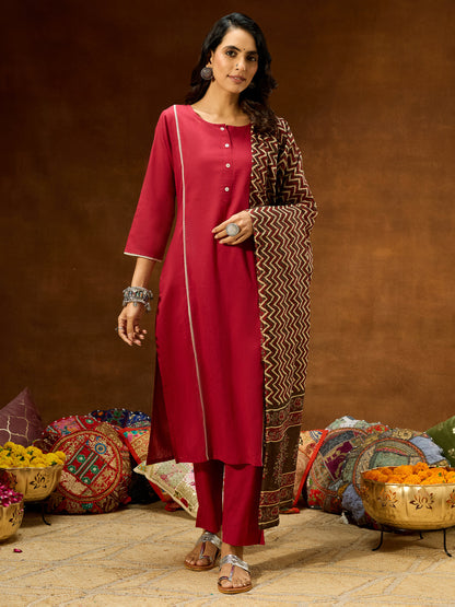 Janasya Women's Maroon Pure Cotton Solid Straight Kurta Set With Printed Dupatta