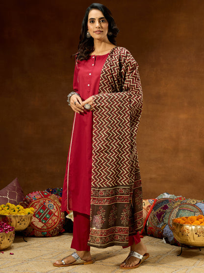 Janasya Women's Maroon Pure Cotton Solid Straight Kurta Set With Printed Dupatta