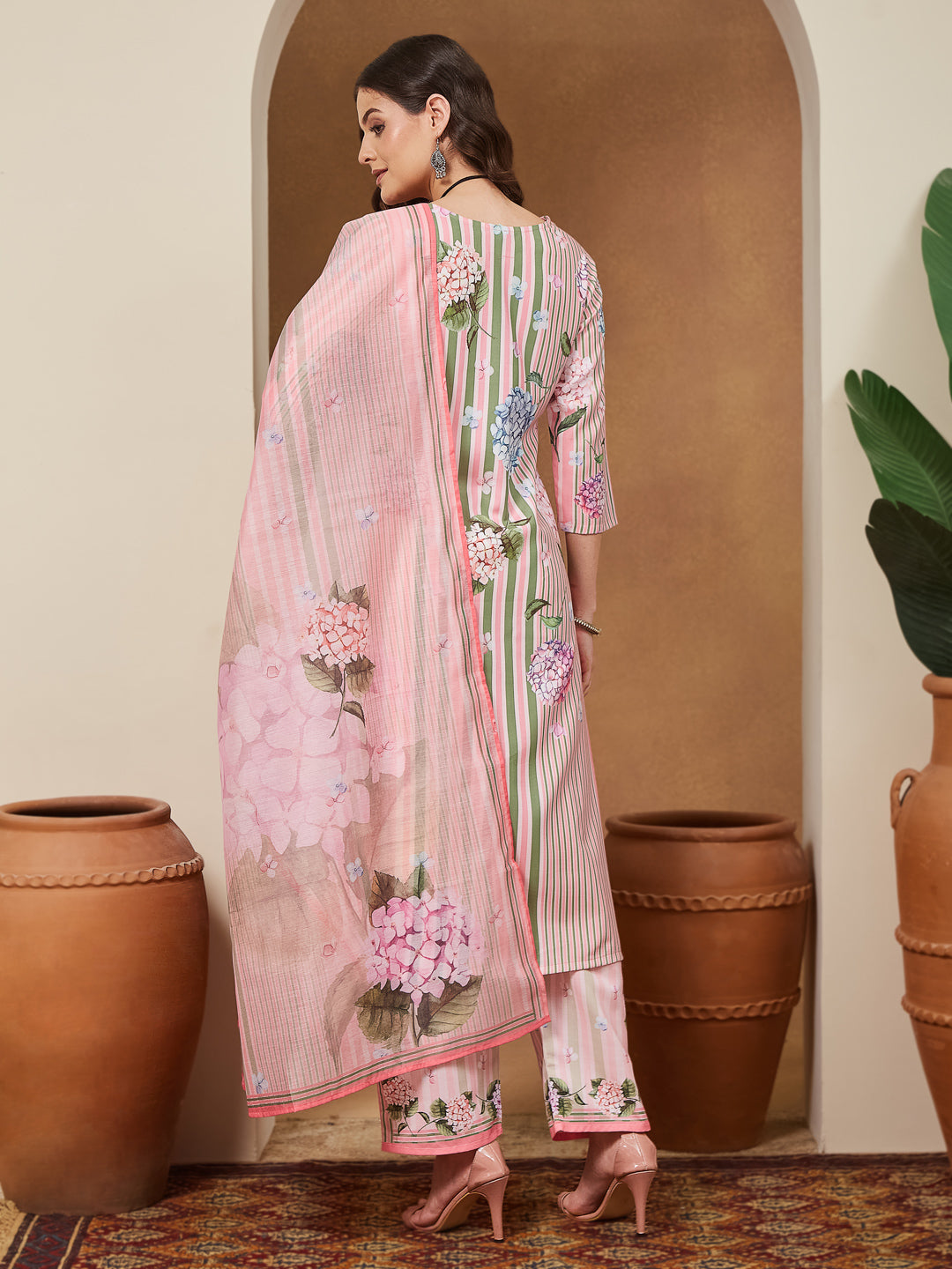 Janasya Women's Light Pink Cotton Blend Floral Printed Straight Kurta Set