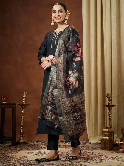 Janasya Women's Black Cotton Blend Yoke Design Straight Kurta Set