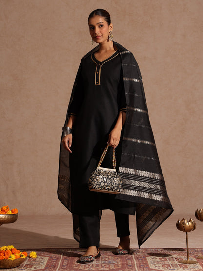 Janasya Women's Black Cotton Blend Yoke Design Straight Kurta Set